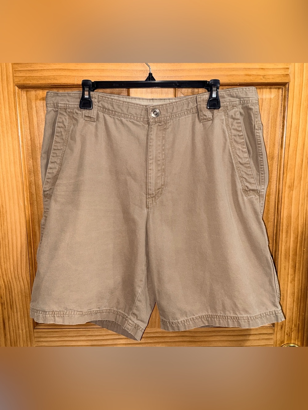 Columbia Men's Tan Flat-Front Outdoor Shorts with tech pockets - 36x9- GC - Picture 3 of 13